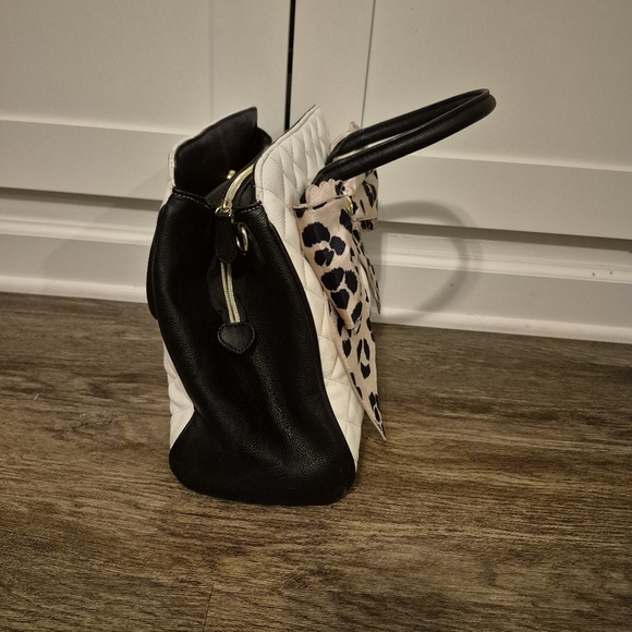 Betsey Johnson Quilted Satchel Leopard Bow Floral Lining Black White Rare - Picture 5 of 10